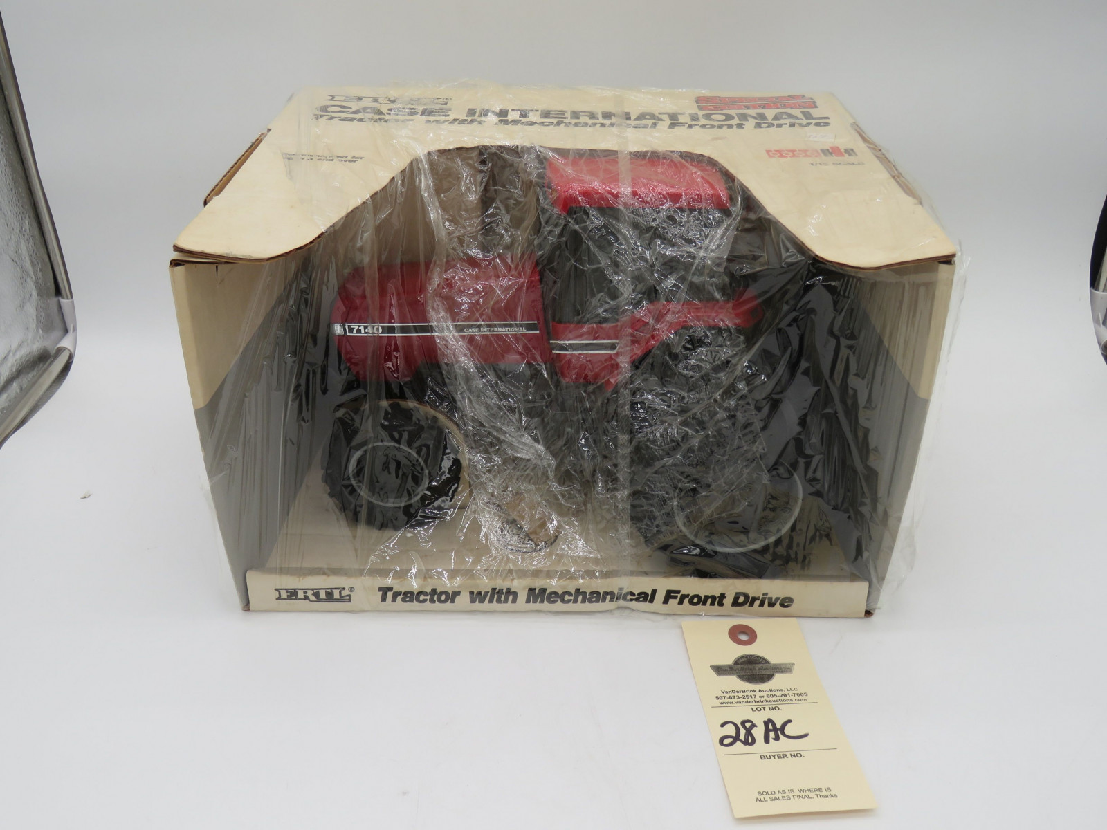 1987 Ertl Case International Tractor with Mechanical Front Drive 1/16th Scale NIB - Image 1