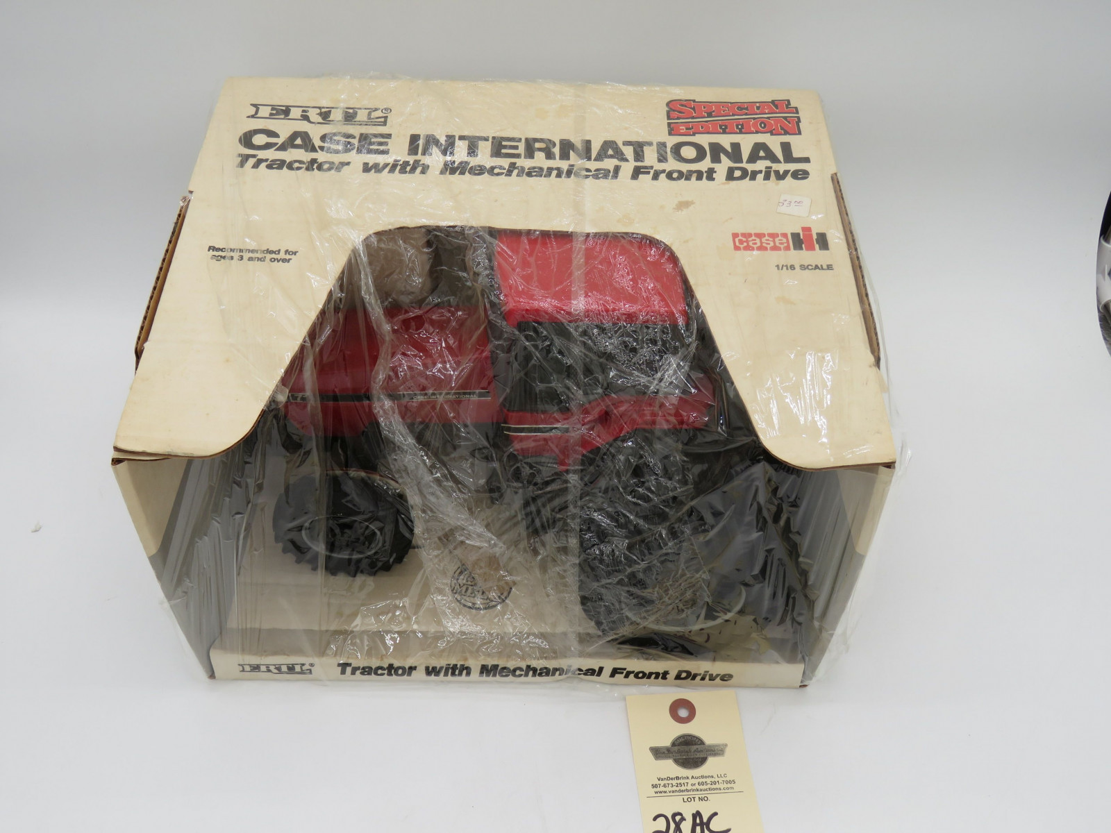 1987 Ertl Case International Tractor with Mechanical Front Drive 1/16th Scale NIB - Image 2
