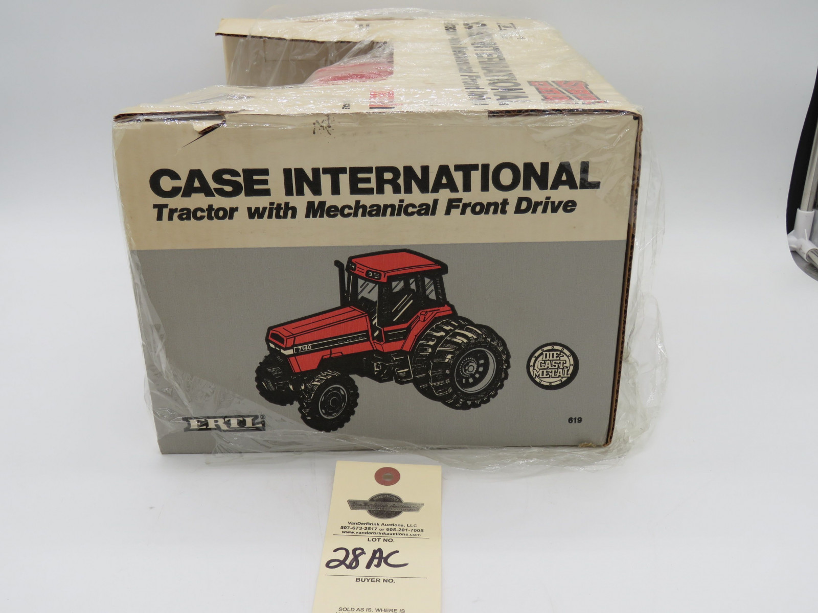 1987 Ertl Case International Tractor with Mechanical Front Drive 1/16th Scale NIB - Image 3