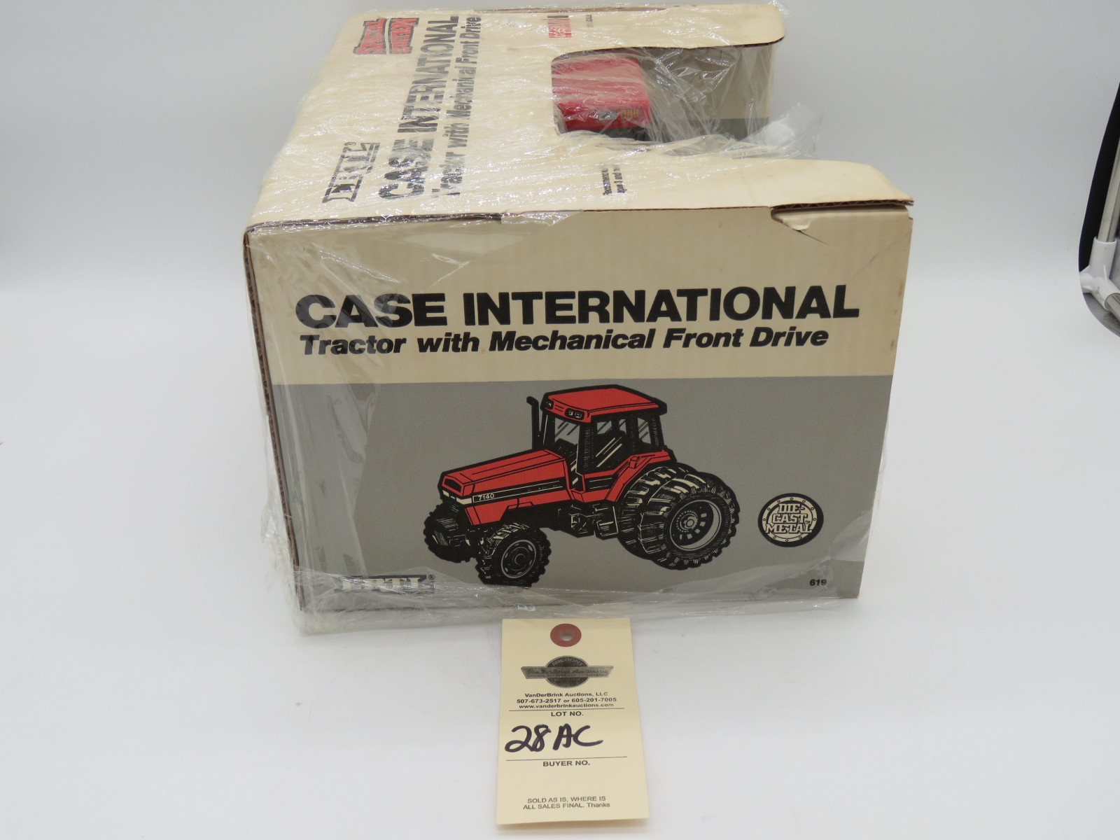 1987 Ertl Case International Tractor with Mechanical Front Drive 1/16th Scale NIB - Image 5