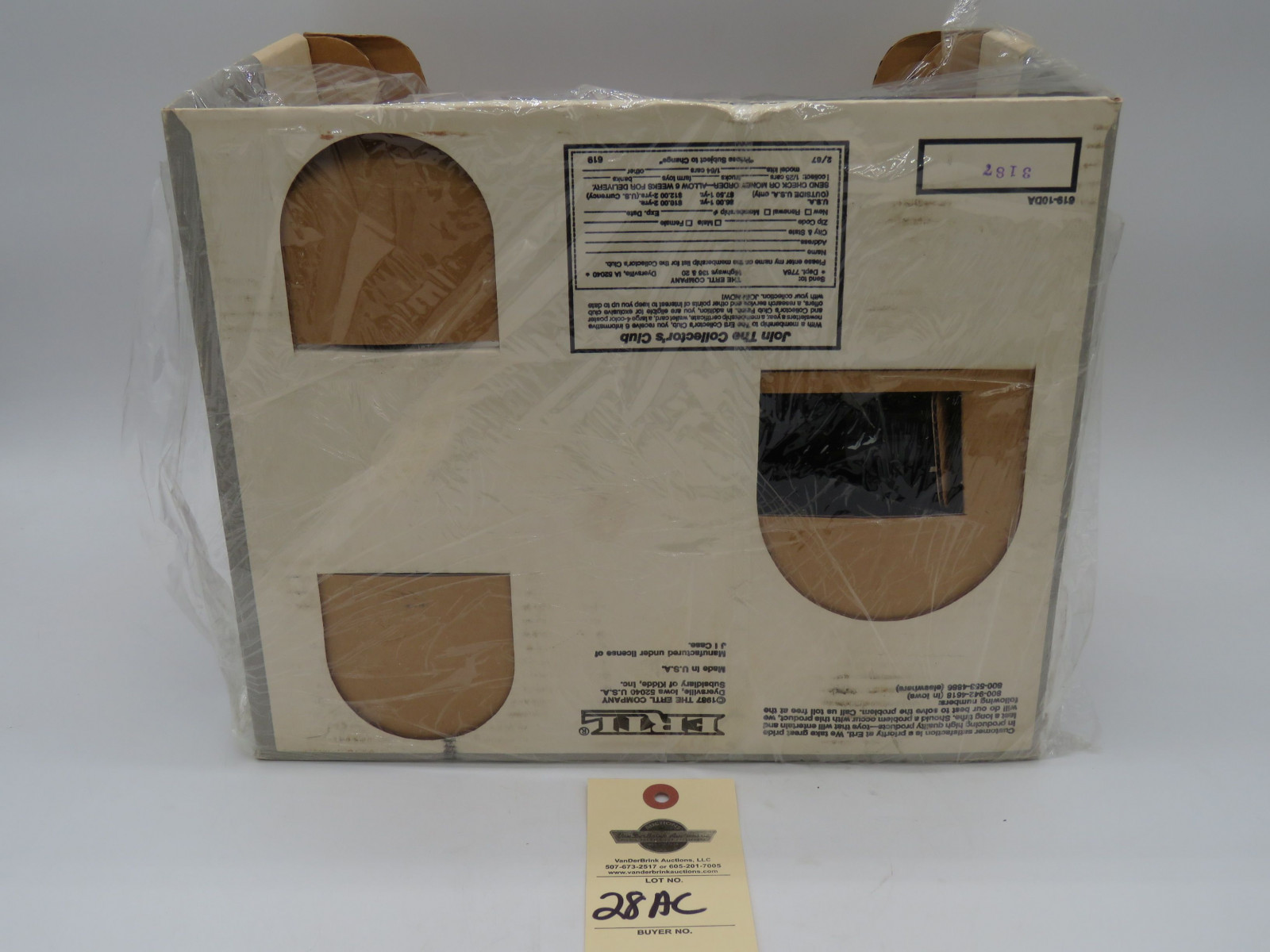 1987 Ertl Case International Tractor with Mechanical Front Drive 1/16th Scale NIB - Image 6