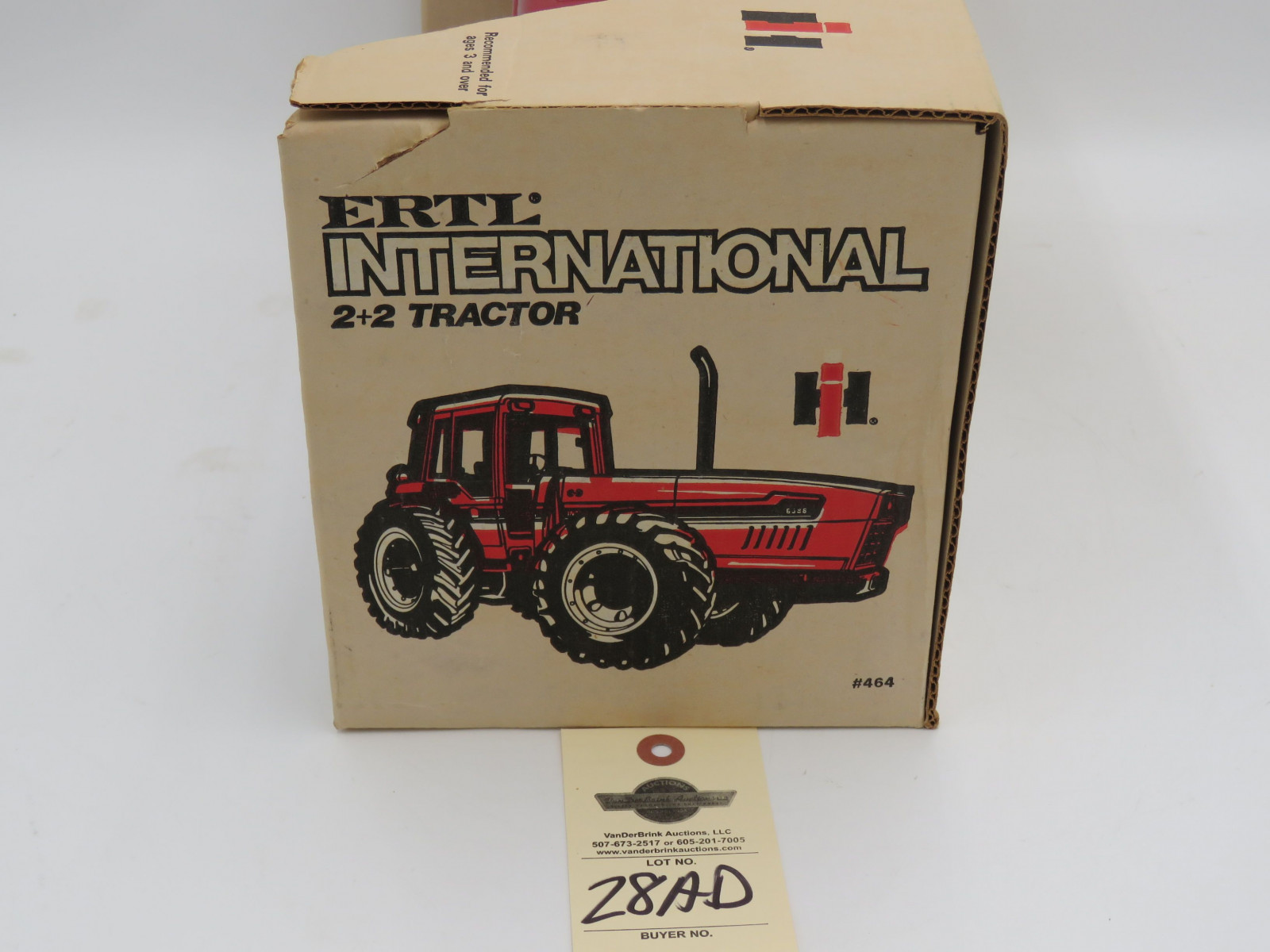 Ertl 1/16th Scale die-Cast International 2+2 Tractor NIB - Image 3