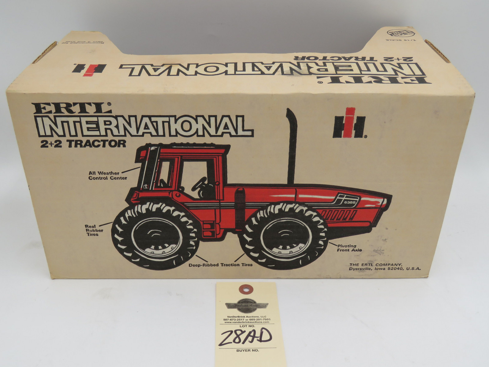 Ertl 1/16th Scale die-Cast International 2+2 Tractor NIB - Image 4