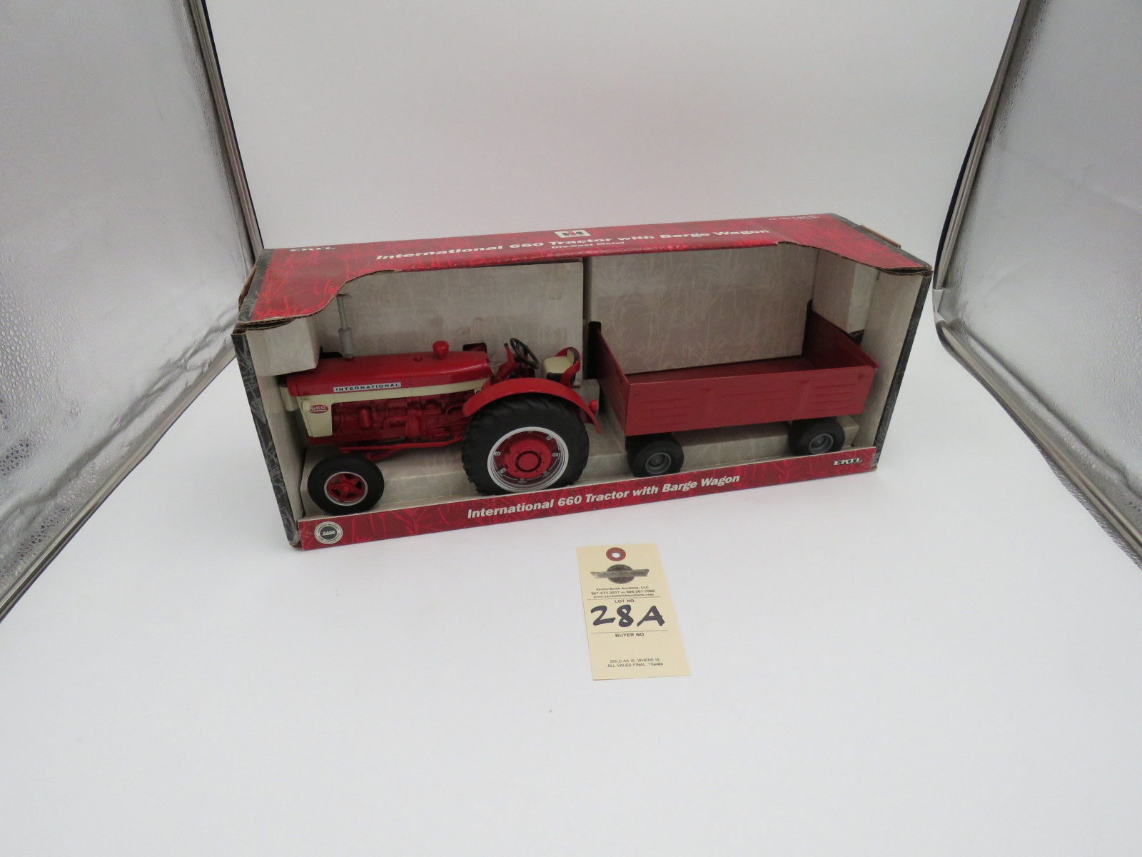 IH ERTL IH 660 BARGE WAGON DIECAST 1/16 SCALE - Image 2