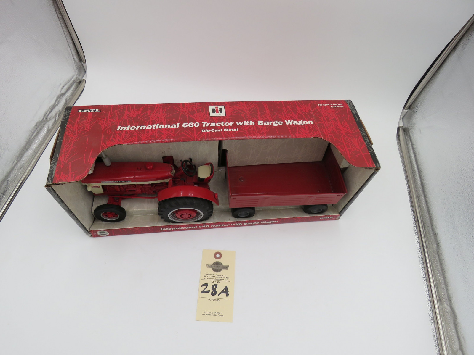 IH ERTL IH 660 BARGE WAGON DIECAST 1/16 SCALE - Image 3