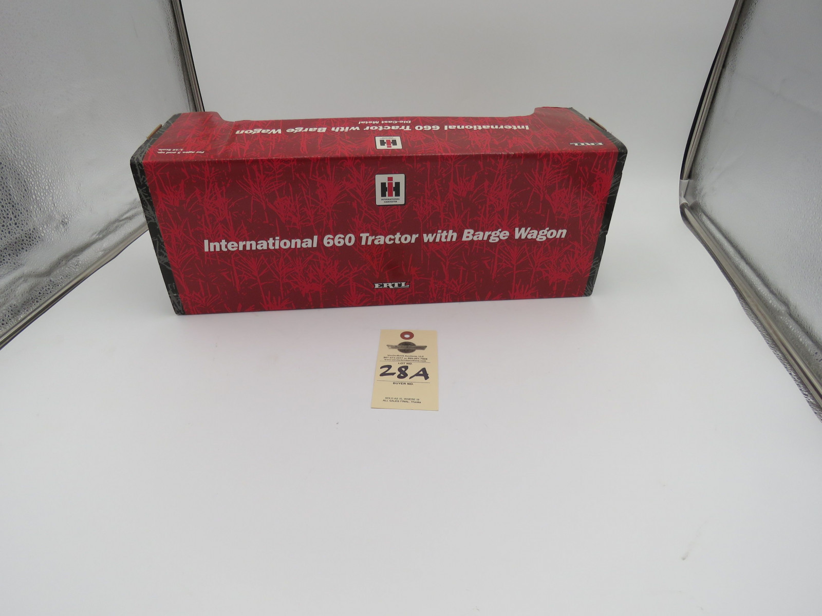 IH ERTL IH 660 BARGE WAGON DIECAST 1/16 SCALE - Image 4