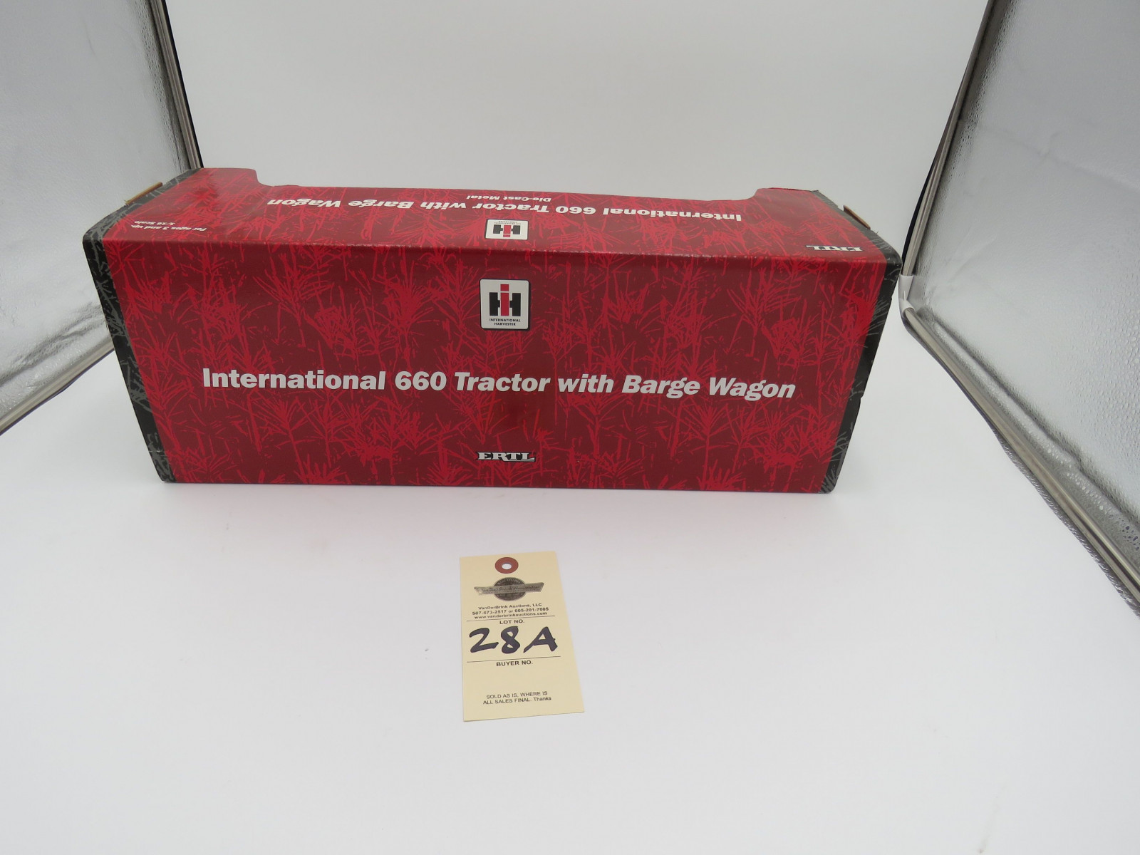 IH ERTL IH 660 BARGE WAGON DIECAST 1/16 SCALE - Image 7