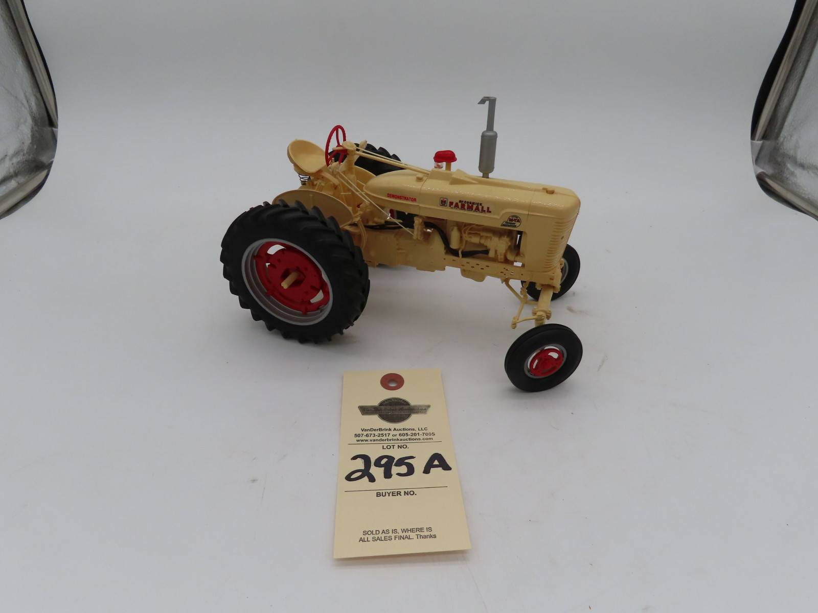 Yoder White International MTA Tractor and no box 1/16th Scale - Image 2