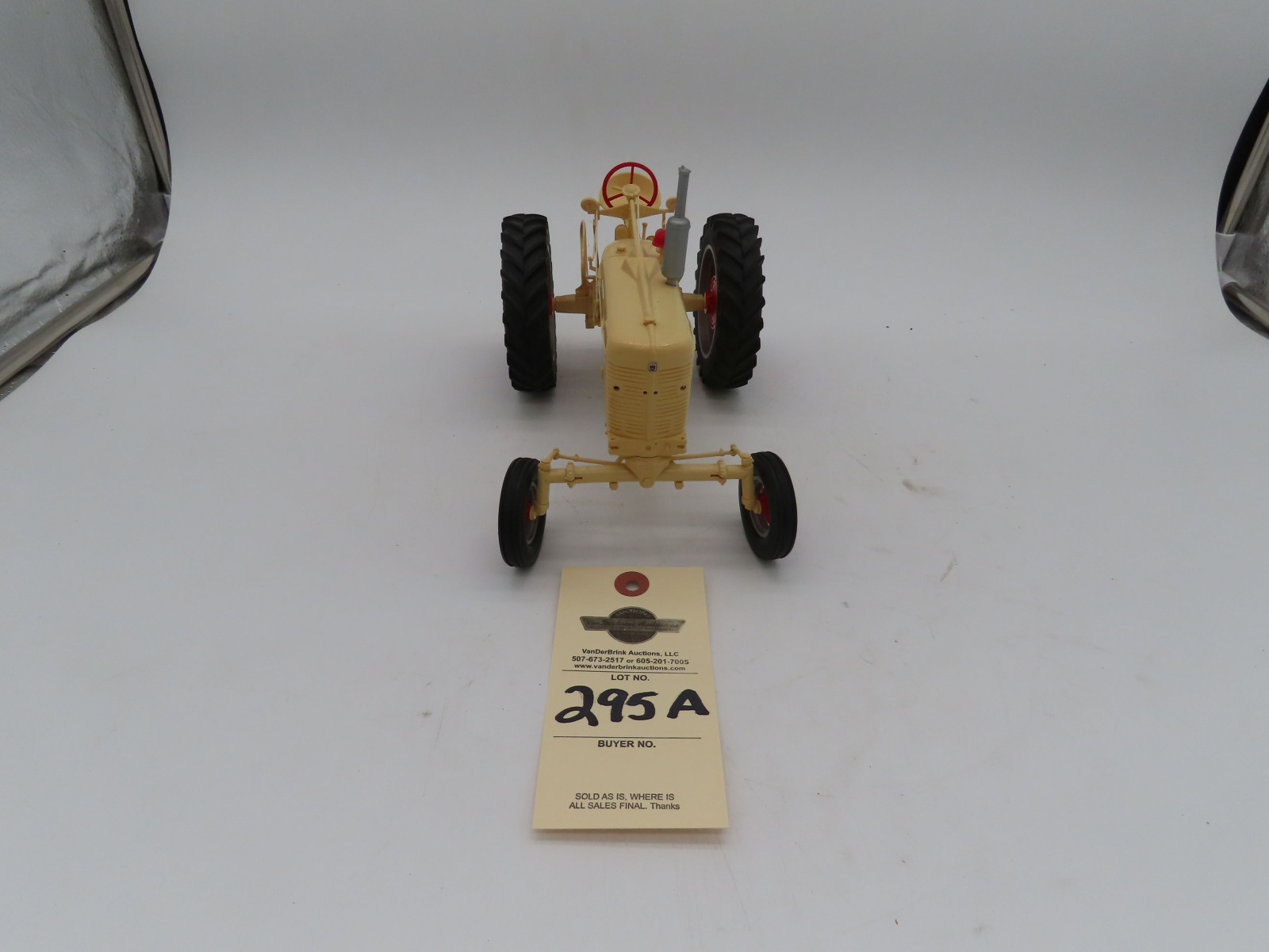 Yoder White International MTA Tractor and no box 1/16th Scale - Image 3