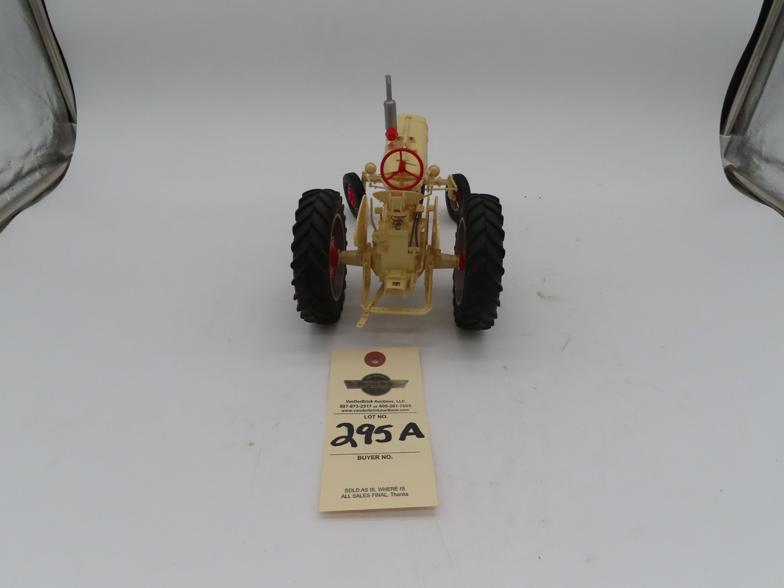 Yoder White International MTA Tractor and no box 1/16th Scale - Image 4