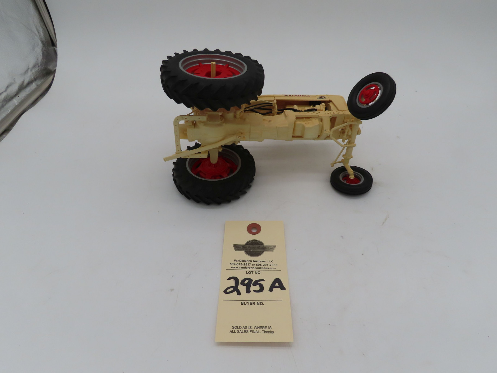 Yoder White International MTA Tractor and no box 1/16th Scale - Image 5