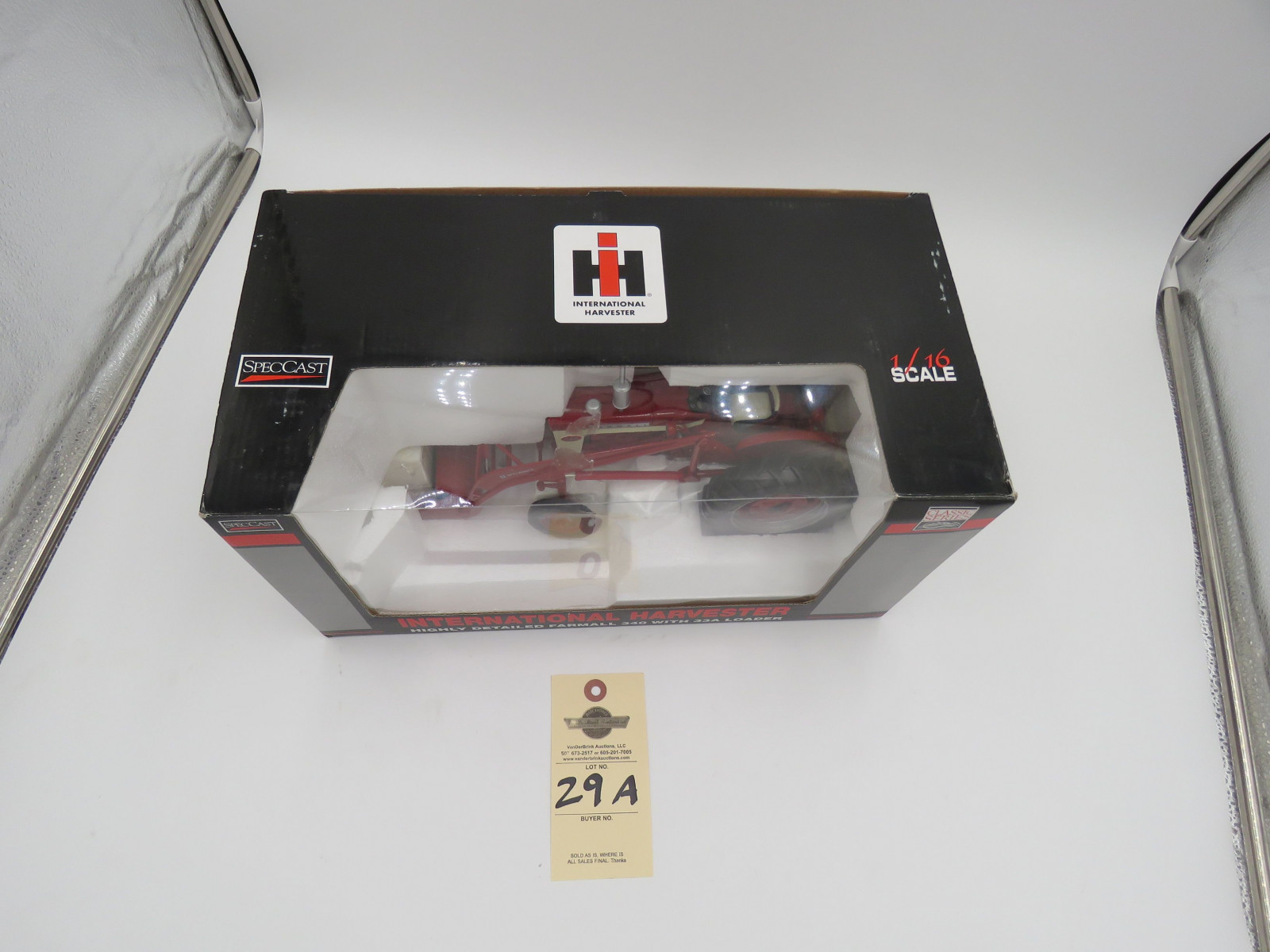 SPEC CAST IH CLASSIC SERIES HIGHLY DETAILED FARMALL 340 WITH 33 A LOADER 1/16  SCALE DIECAST - Image 2