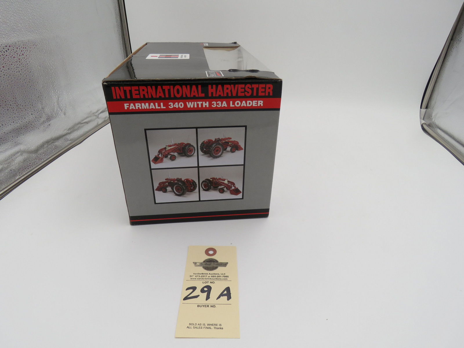 SPEC CAST IH CLASSIC SERIES HIGHLY DETAILED FARMALL 340 WITH 33 A LOADER 1/16  SCALE DIECAST - Image 3