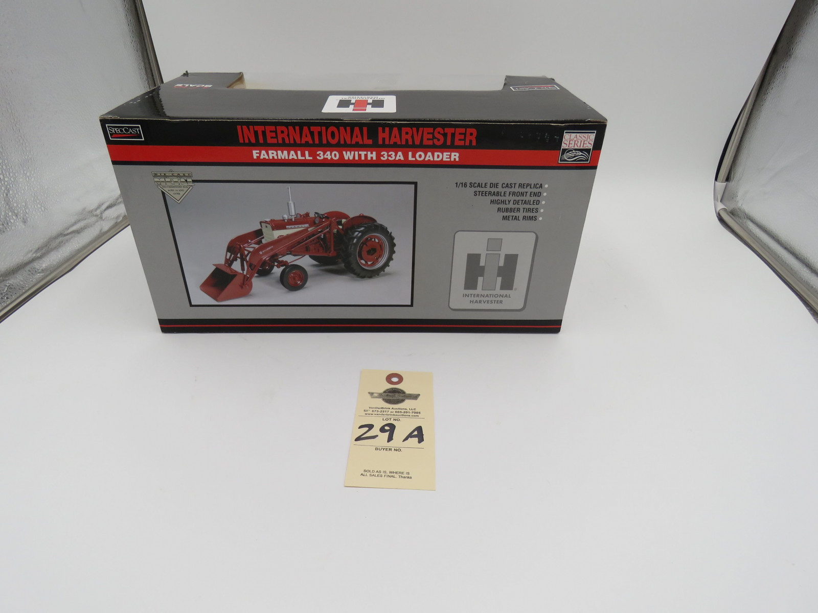 SPEC CAST IH CLASSIC SERIES HIGHLY DETAILED FARMALL 340 WITH 33 A LOADER 1/16  SCALE DIECAST - Image 5