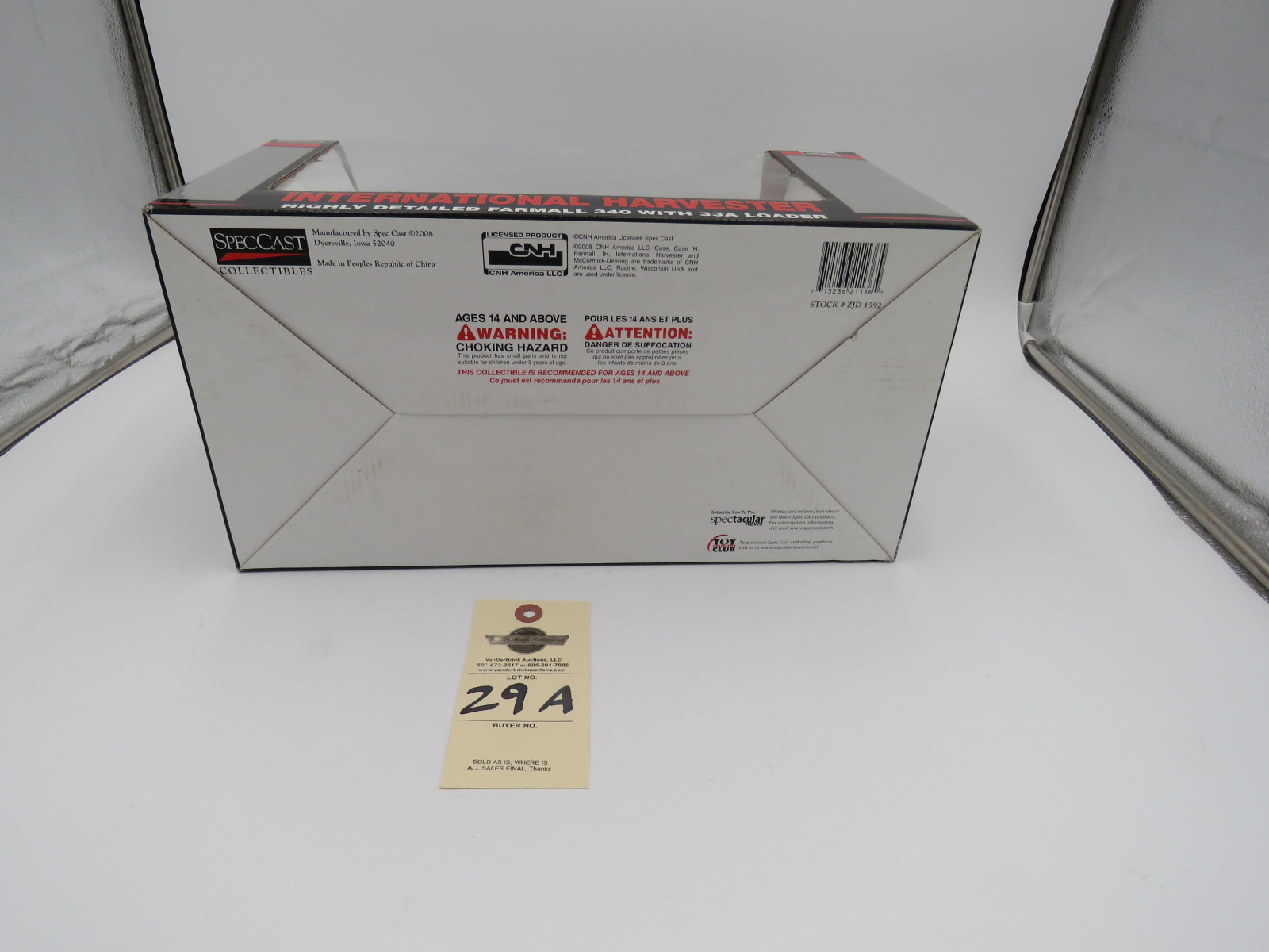 SPEC CAST IH CLASSIC SERIES HIGHLY DETAILED FARMALL 340 WITH 33 A LOADER 1/16  SCALE DIECAST - Image 6