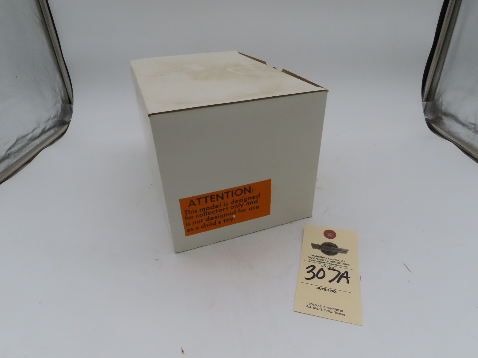 Yoder Official 1989 Beaver Falls Show Tractor Green 720 Diesel Wide front NIB - Image 2