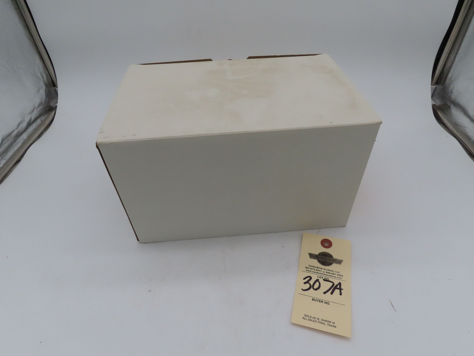 Yoder Official 1989 Beaver Falls Show Tractor Green 720 Diesel Wide front NIB - Image 3