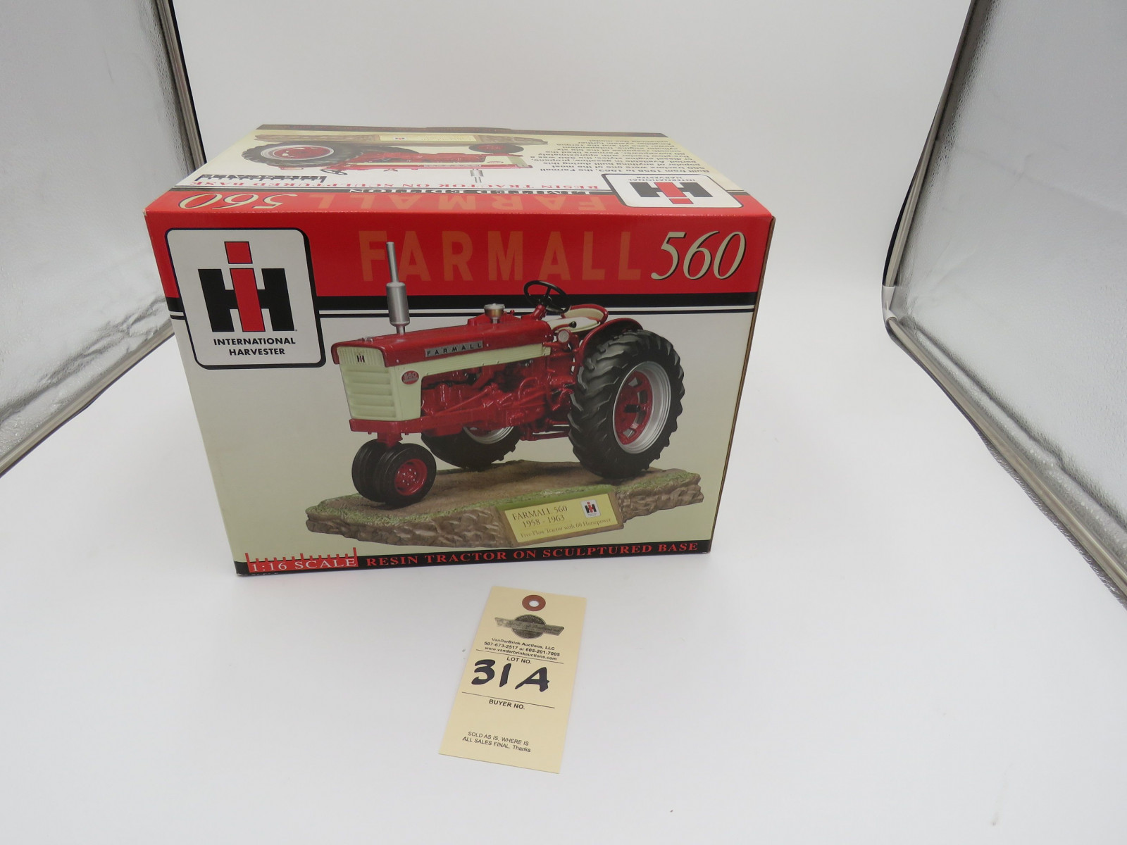 IH FARMALL 560 RESIN TRACTOR ON SCUPLTURED BASE 1/16 SCALE STEPCAST D,IOWA DIECAST - Image 1