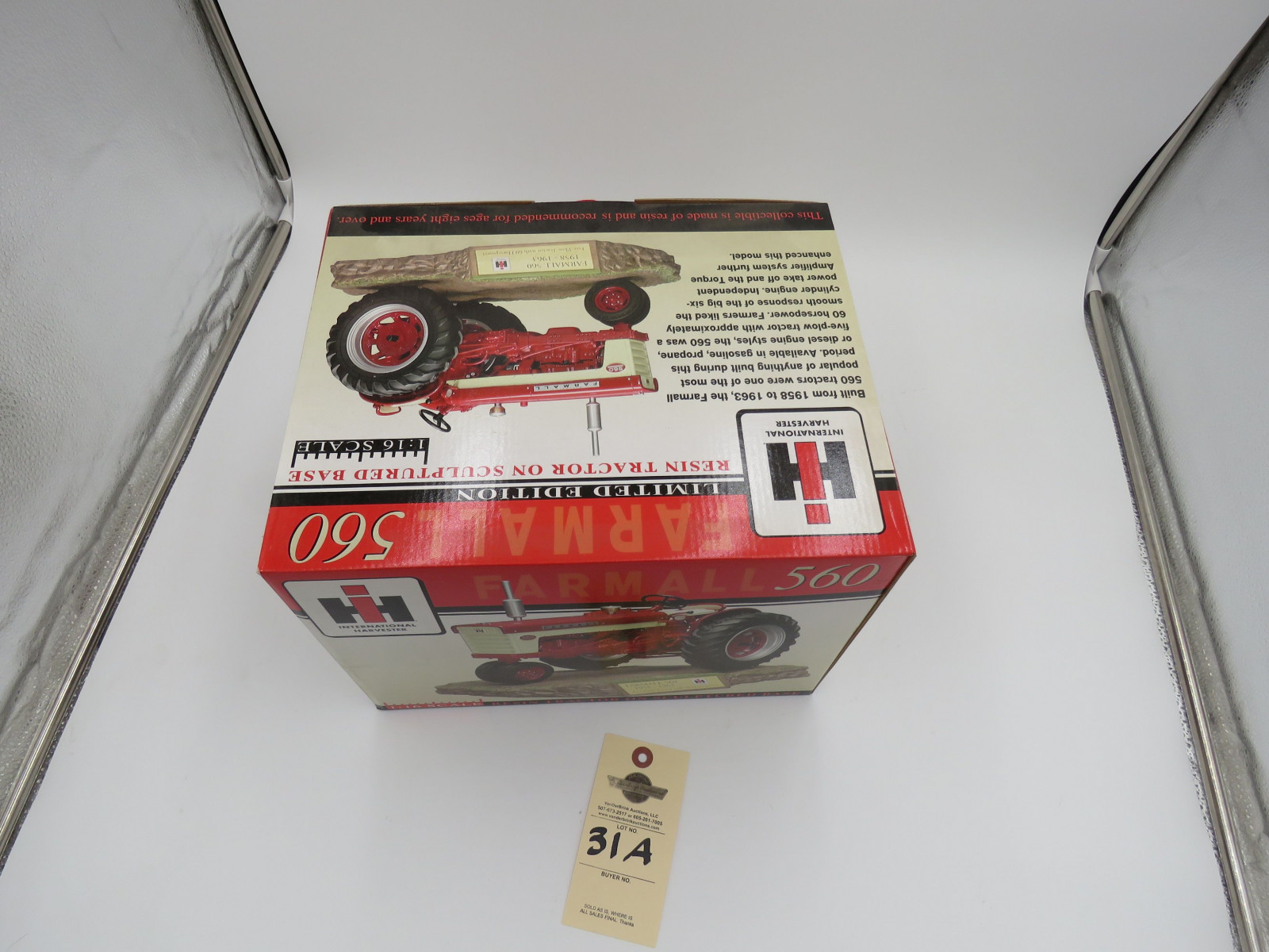 IH FARMALL 560 RESIN TRACTOR ON SCUPLTURED BASE 1/16 SCALE STEPCAST D,IOWA DIECAST - Image 2