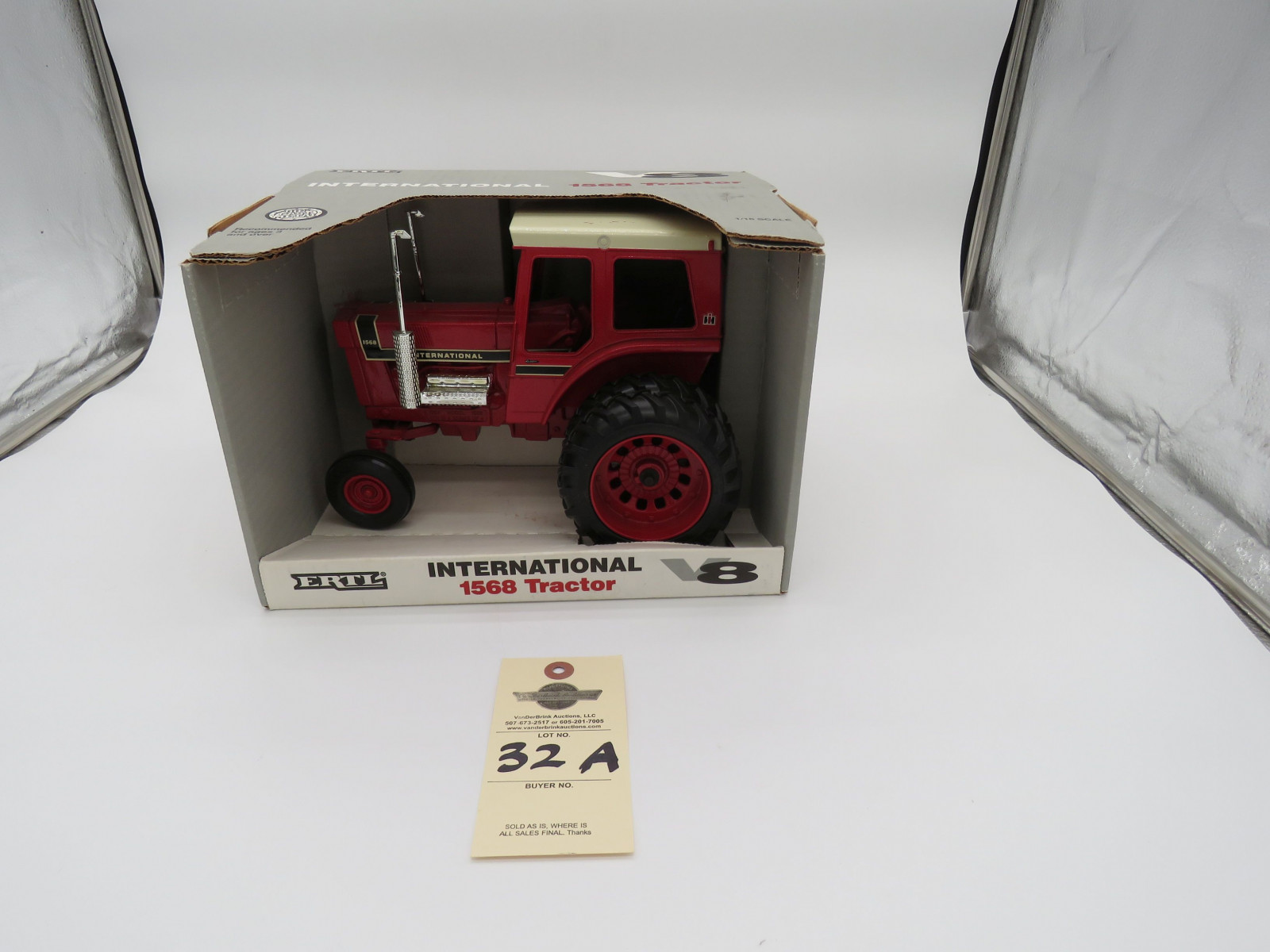 IH FARMALL 560 RESIN TRACTOR ON SCUPLTURED BASE 1/16 SCALE STEPCAST D,IOWA DIECAST - Image 5