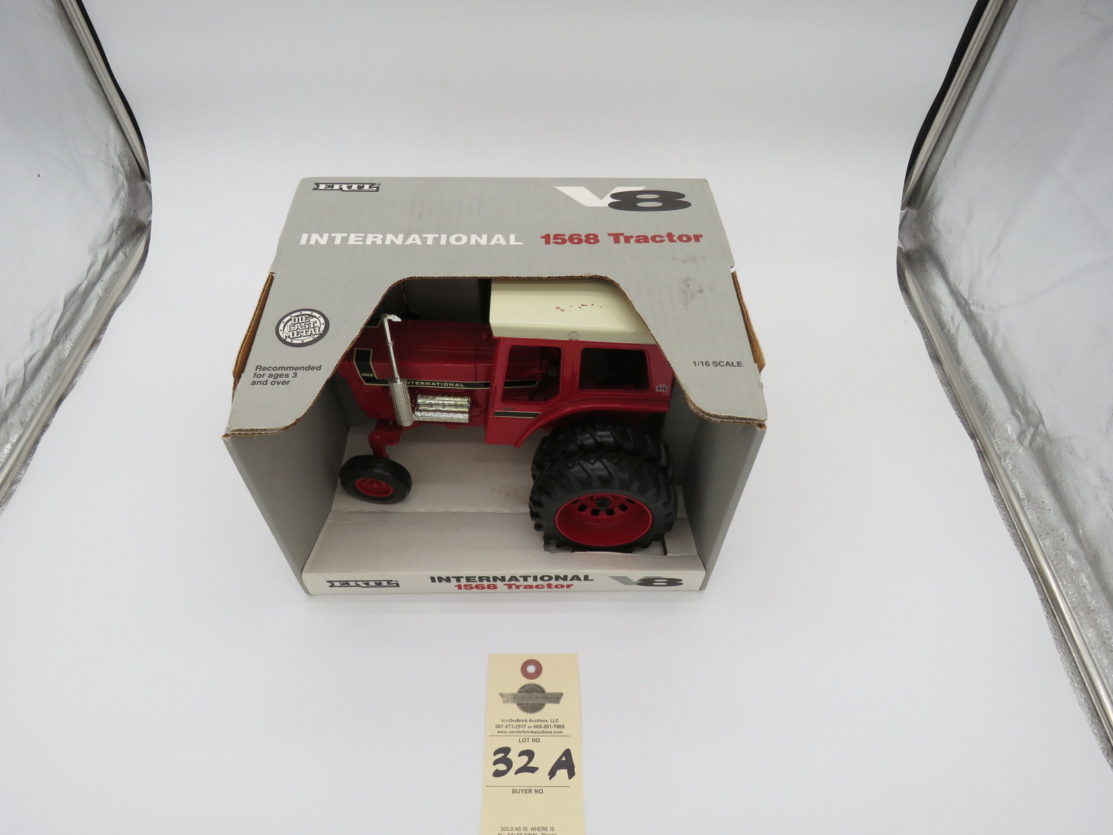 IH 1568 TRACTOR V8 ERTL D,IOWA 1/16 SCALE DIECAST - Image 1