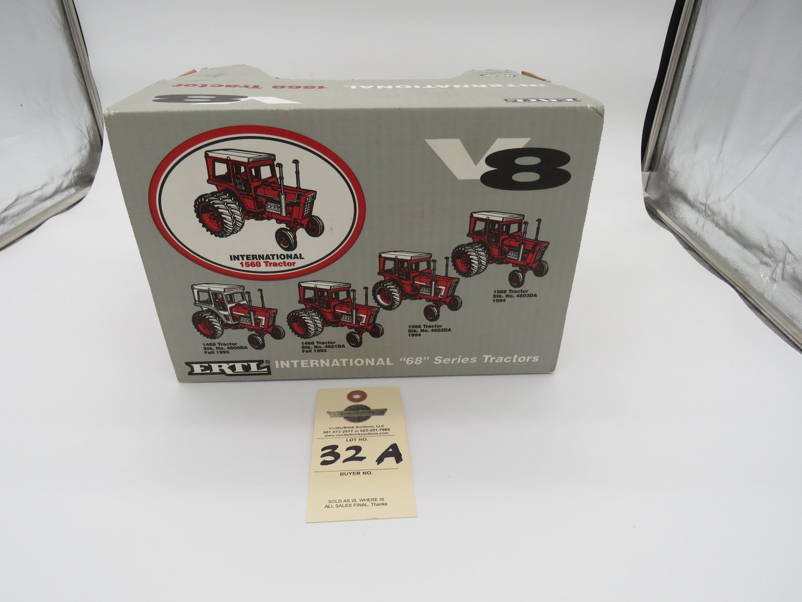 IH 1568 TRACTOR V8 ERTL D,IOWA 1/16 SCALE DIECAST - Image 3