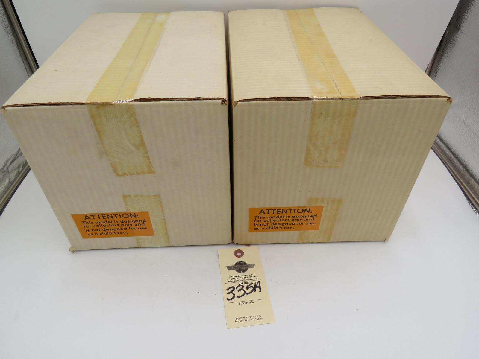 Group of 2 Yoder White Super MTA Demonstrator Tractors 1 Wide front and 1 Narrow Front both NIB - Image 5