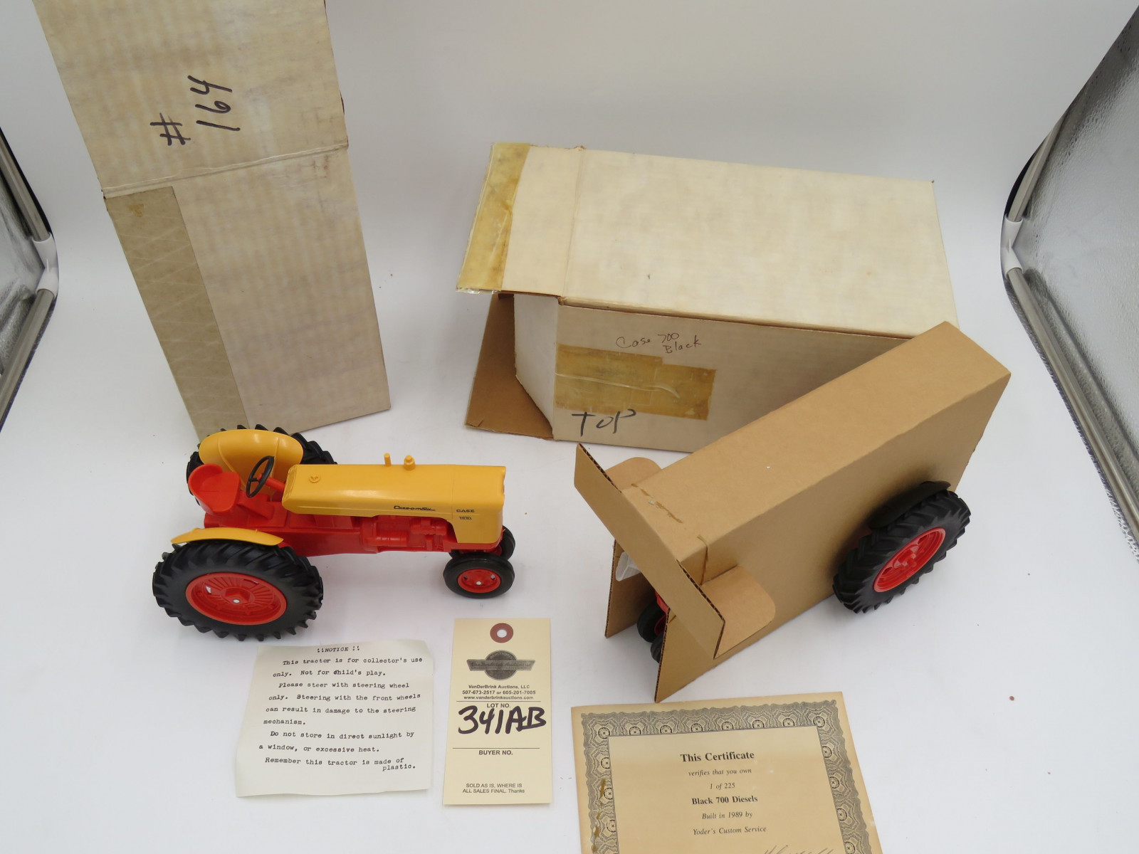 Pair of Yoder 1/16th Tractors In boxes, Case 800 NF and Case 700 Black which is NIB - Image 2