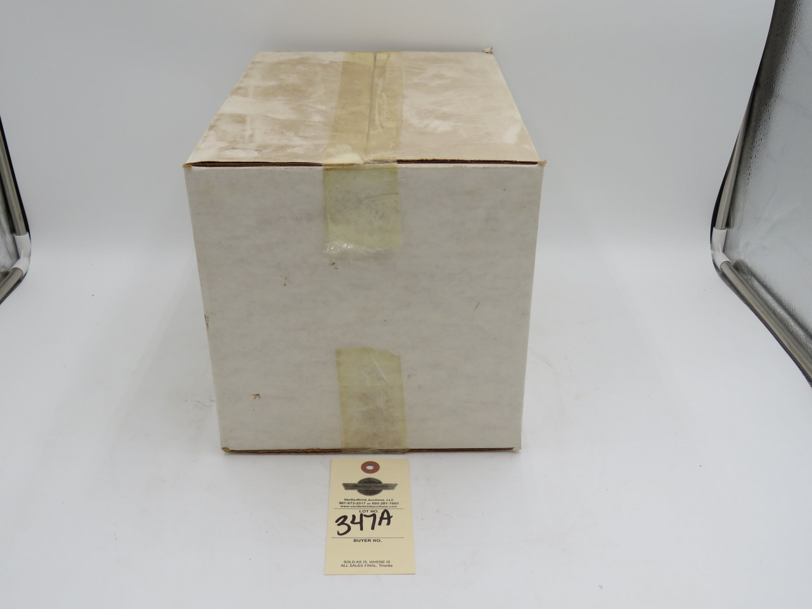 1987 Layfaette Show Tractor Green 730 diesel NIB - Image 3