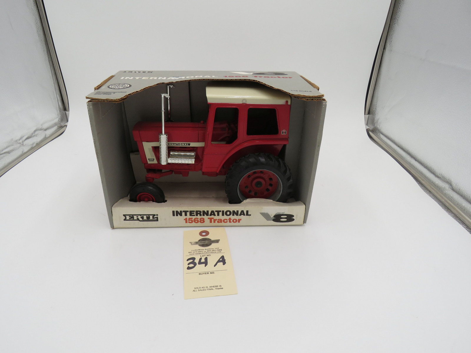 IH 1568 TRACTOR V8 ERTL D,IOWA 1/16 SCALE DIECAST 1994 - Image 1