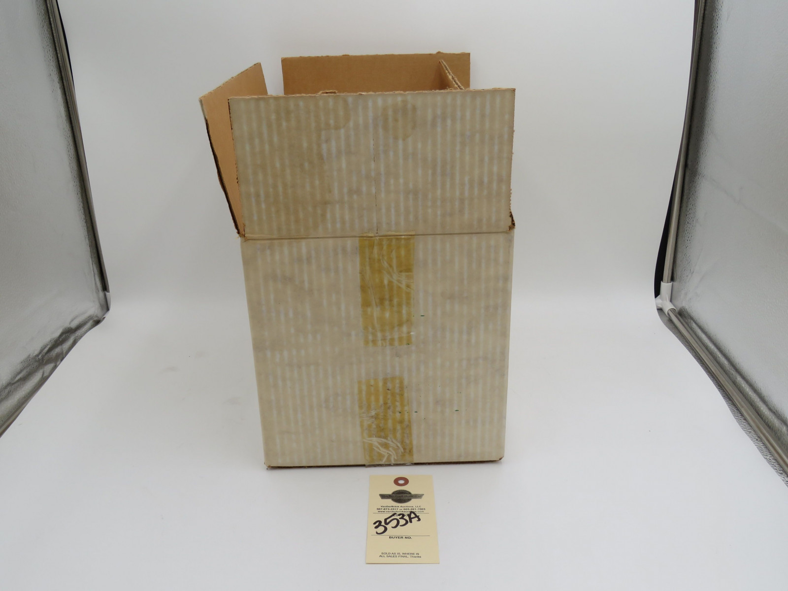 1988 Lafayette Show Tractor Green 730 diesel by Yoder NOB and box opened - Image 4