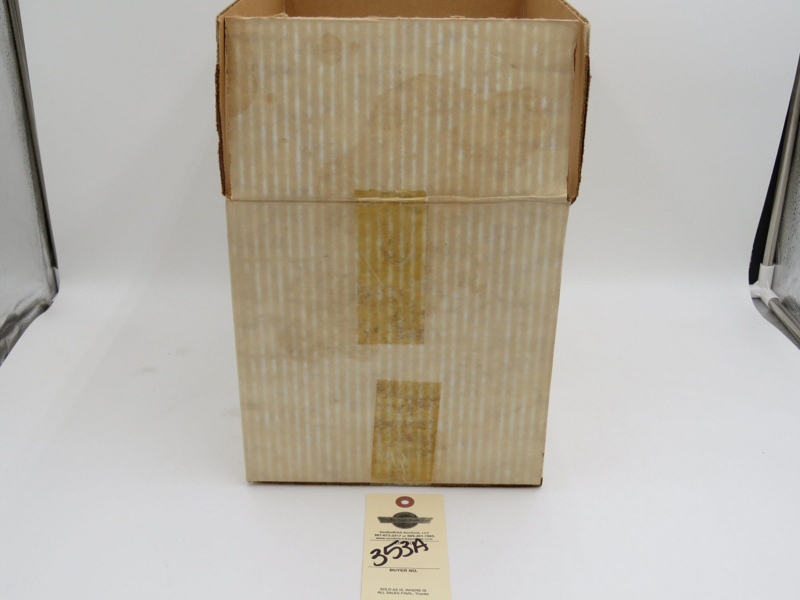 1988 Lafayette Show Tractor Green 730 diesel by Yoder NOB and box opened - Image 6