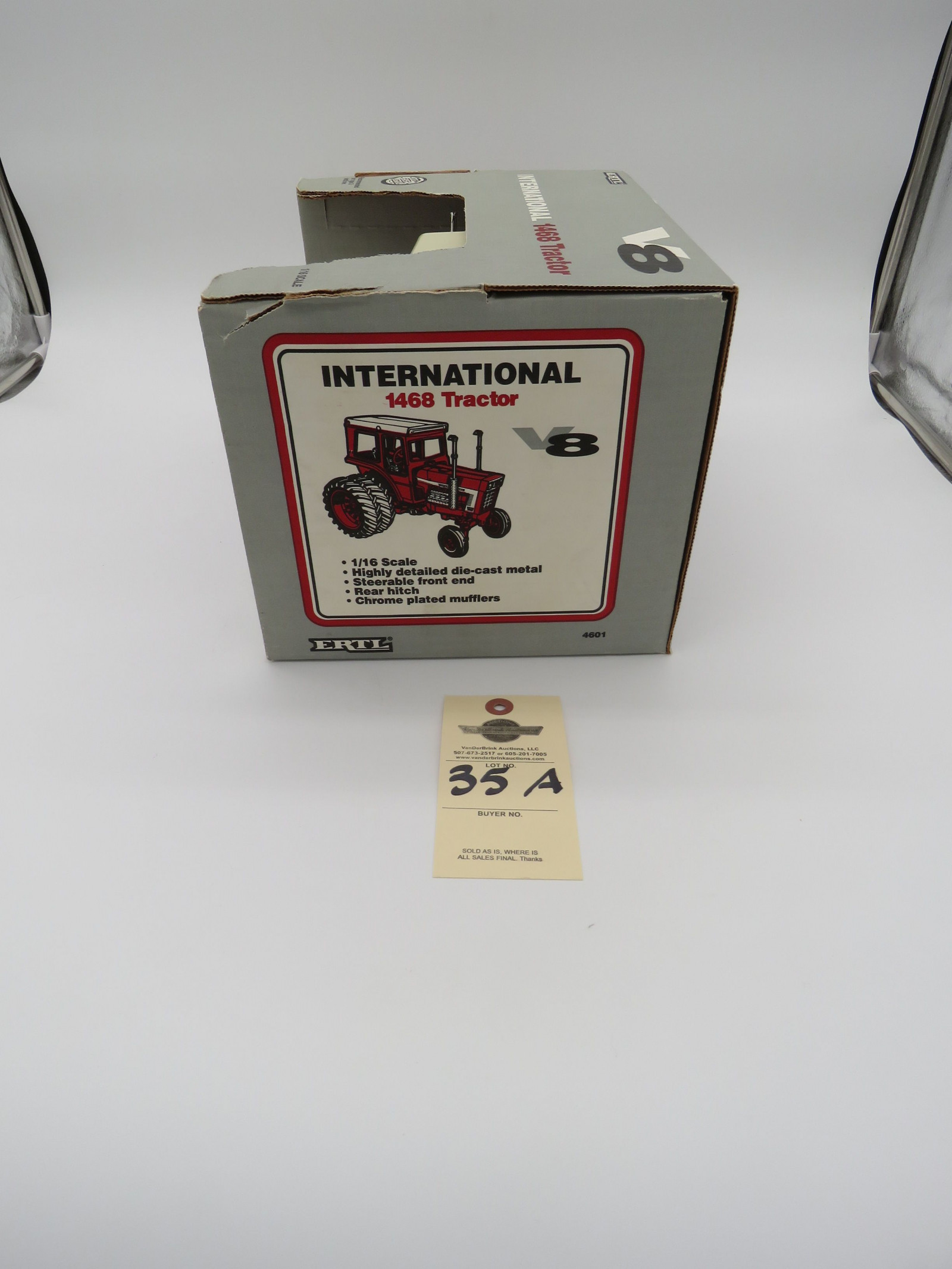 IH 1468 TRACTOR V8 1/16 SCALE ERTL 1/16 SCALE DIECAST 1993 - Image 3