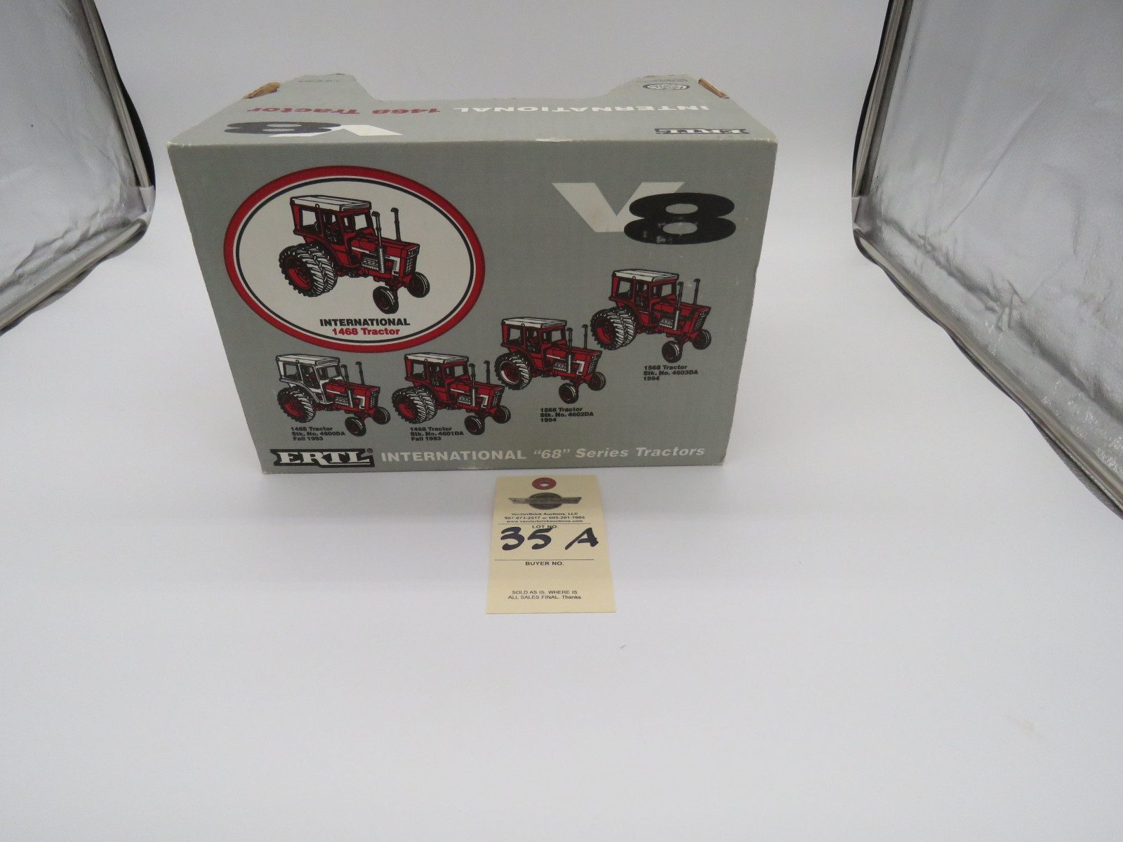 IH 1468 TRACTOR V8 1/16 SCALE ERTL 1/16 SCALE DIECAST 1993 - Image 4