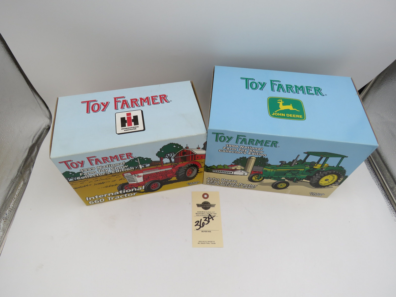 Toy Farmer by Ertl 1998 and 1999 National Farm Toy Show Collector's Edition International 660 Tractor and Toy Farmer John Deere 4230 Diesel Tractor with 4 post roll Garb both NIB 1/16th Scale - Image 2