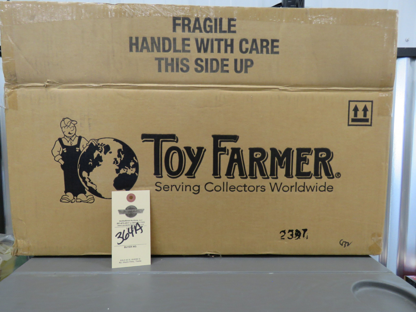 Toy Farmer by Ertl  1/16th Die-Cast Versatile Big Roy Tractor NIB - Image 1