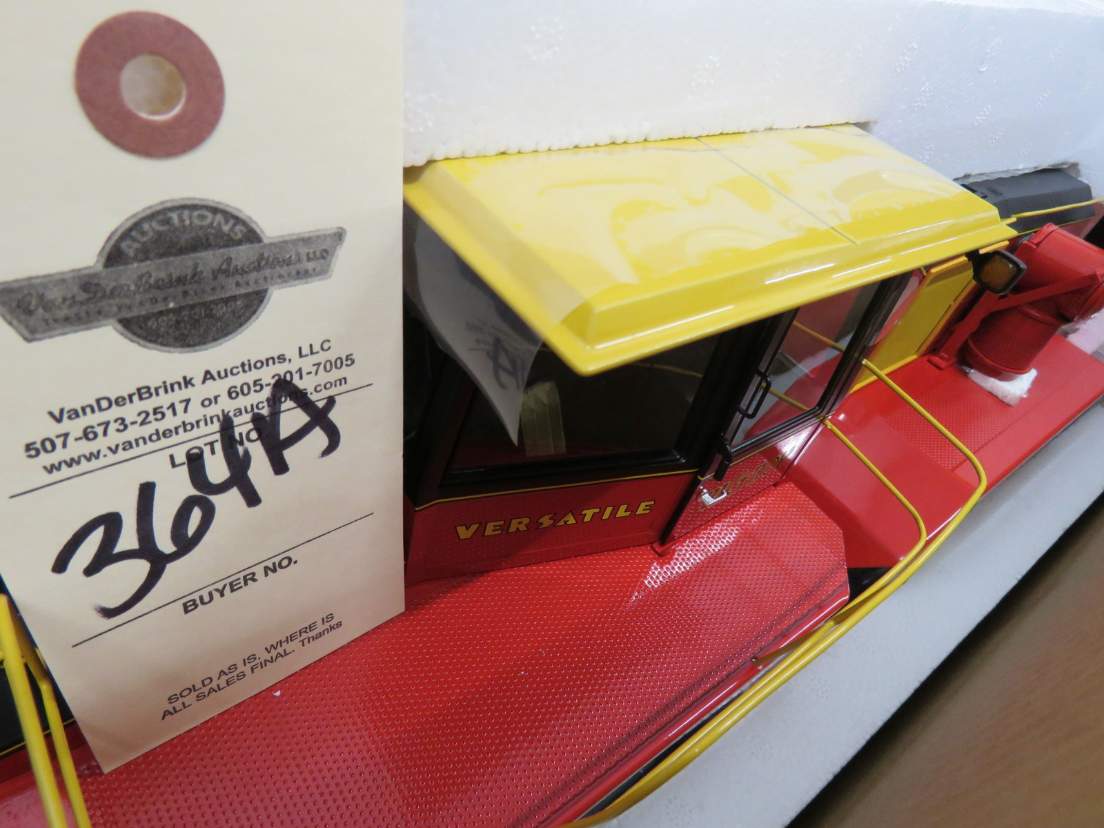 Toy Farmer by Ertl  1/16th Die-Cast Versatile Big Roy Tractor NIB - Image 3