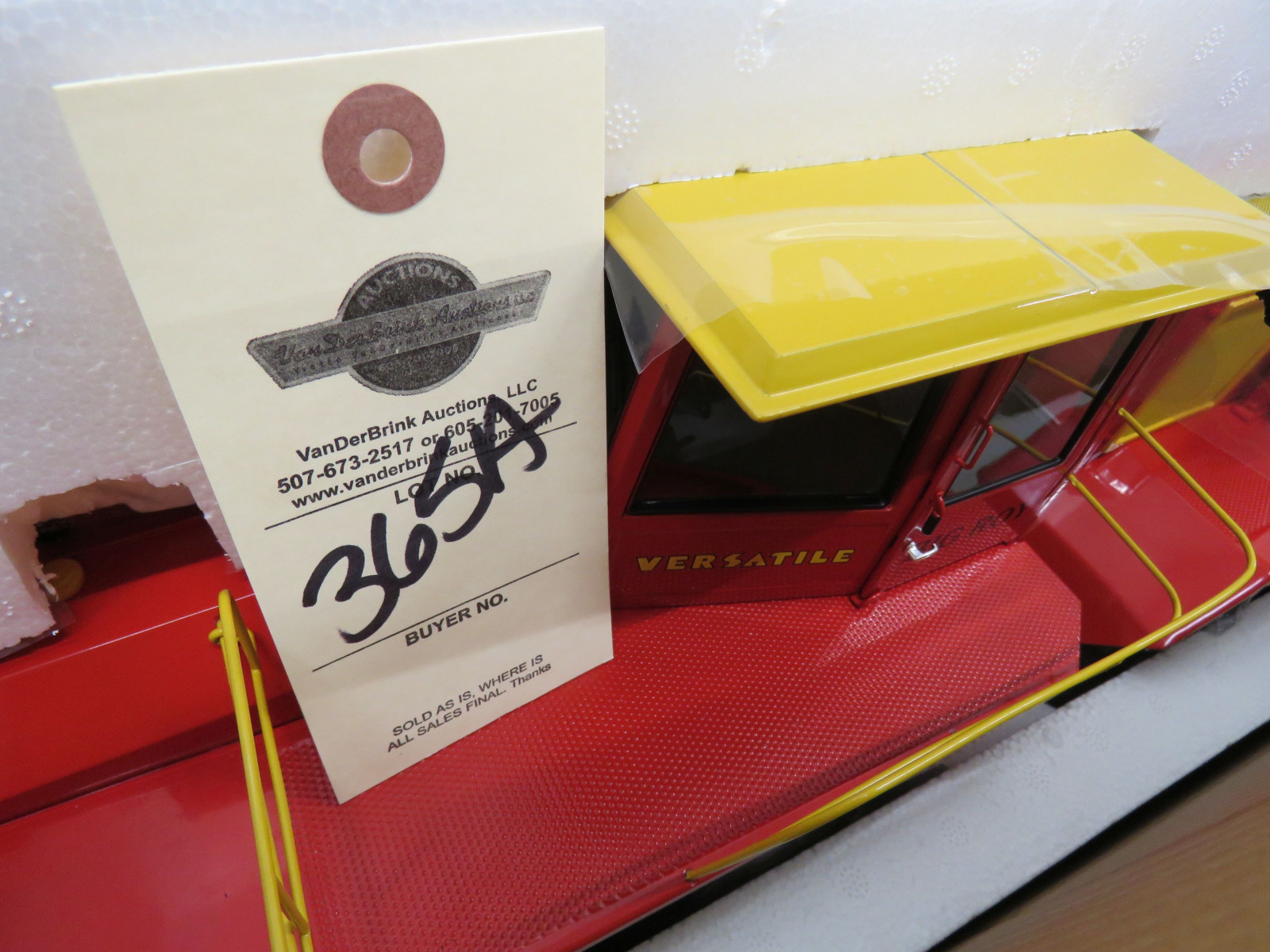 Toy Farmer by Ertl 1/16th Scale Die-Cast Versatile Big Roy Tractor NIB - Image 3