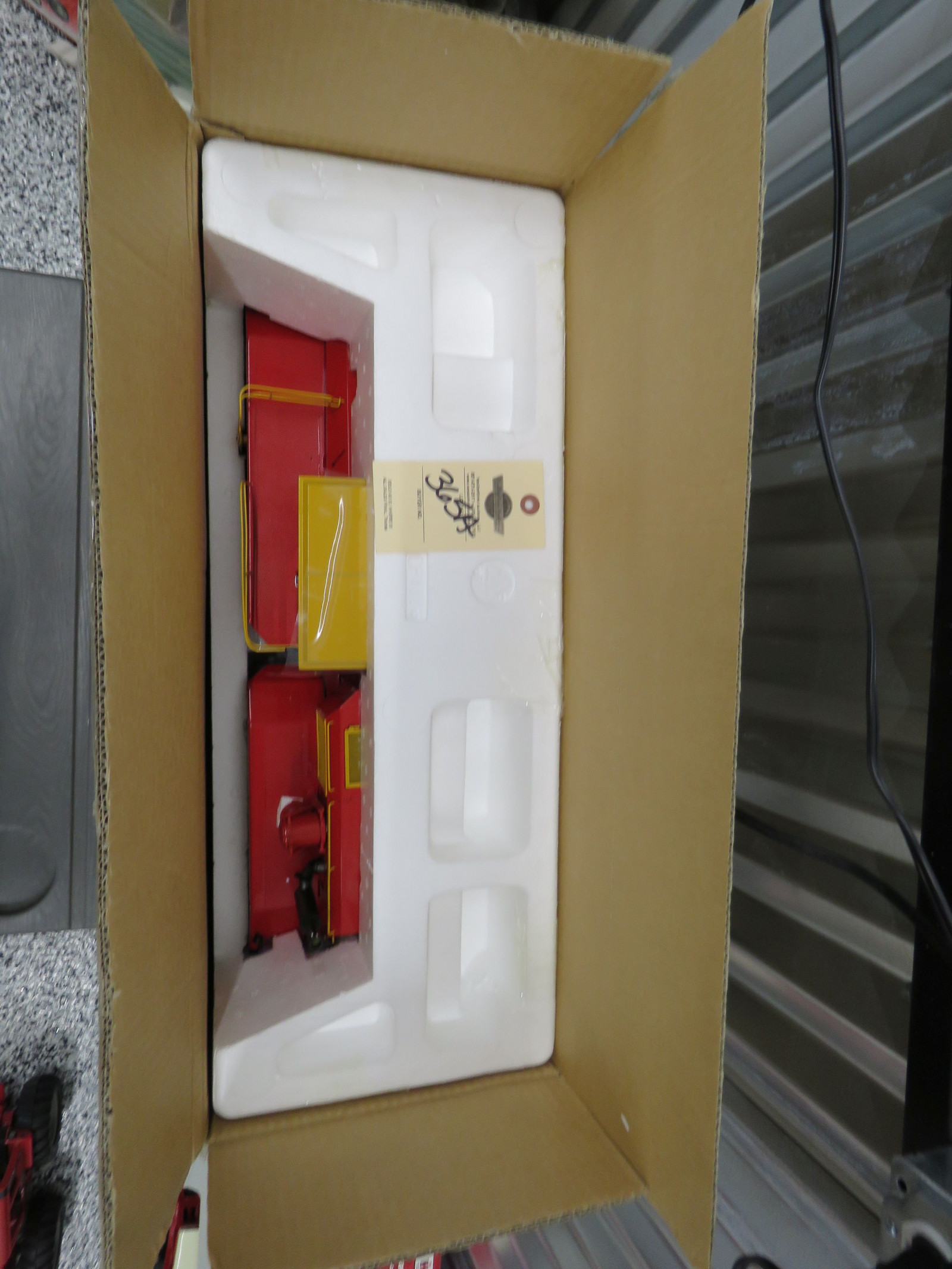 Toy Farmer by Ertl 1/16th Scale Die-Cast Versatile Big Roy Tractor NIB - Image 4