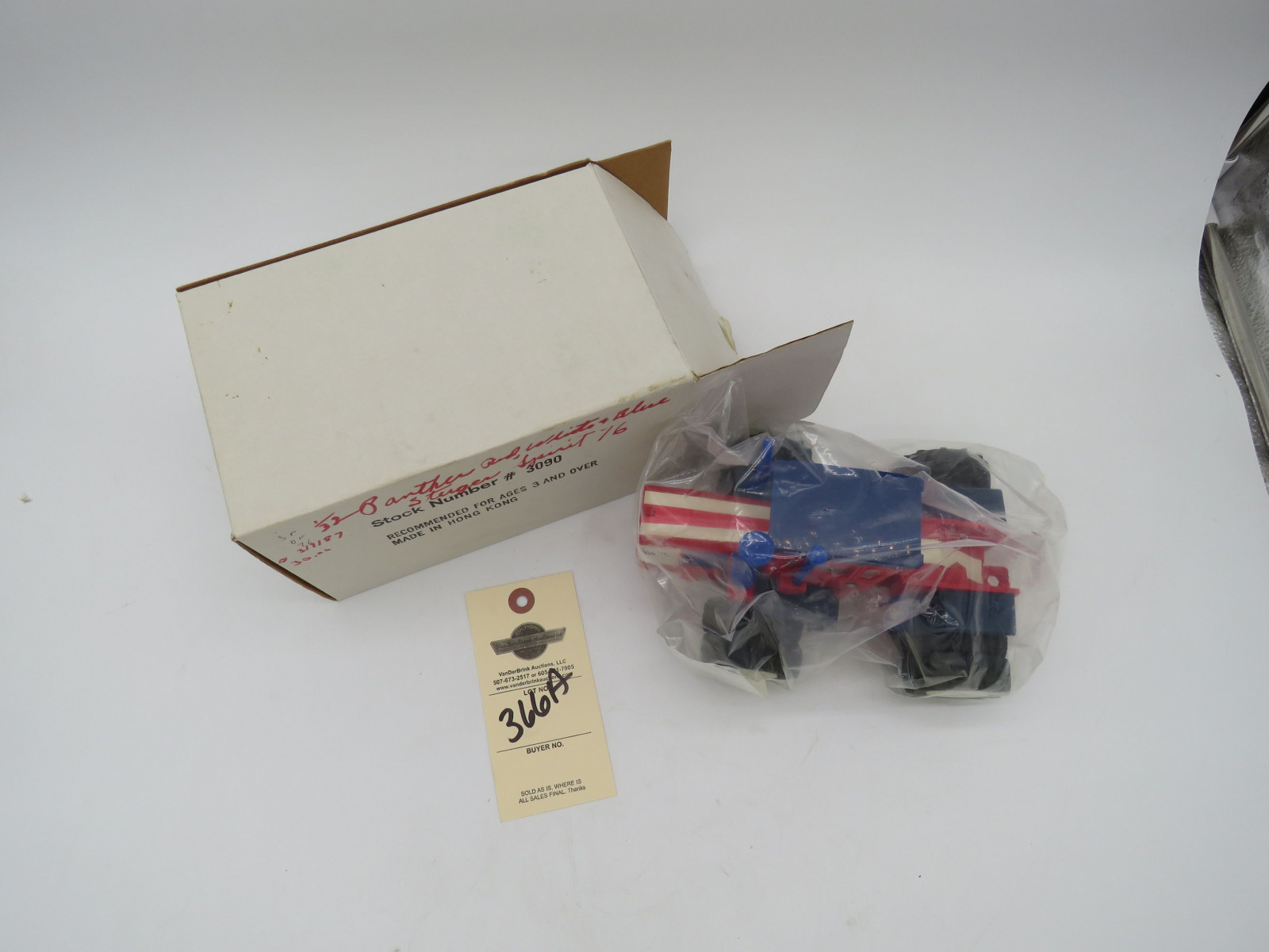 1/32nd Spirit of 1976 Red, White and Blue Stieger 4WD Plastic Tractor NIB - Image 2