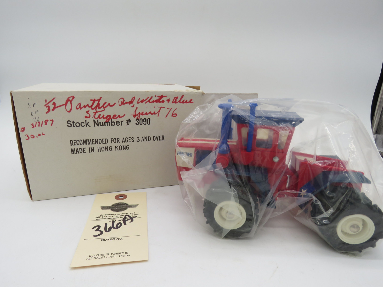 1/32nd Spirit of 1976 Red, White and Blue Stieger 4WD Plastic Tractor NIB - Image 3