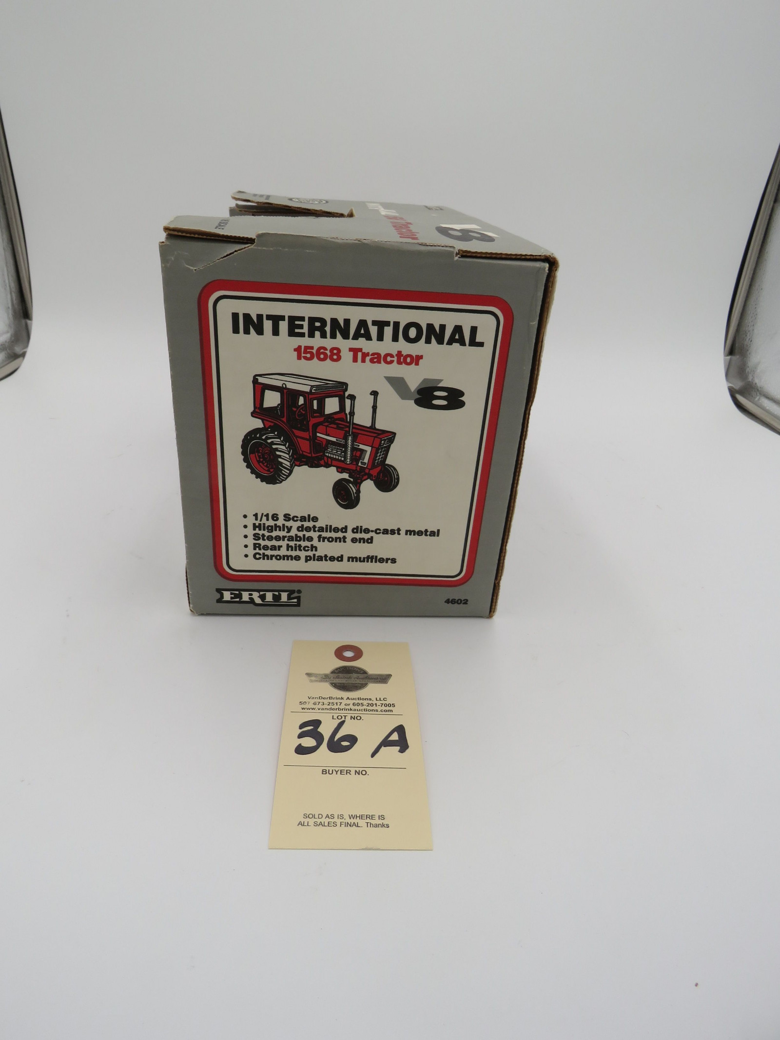 IH 1568 TRACTOR V8 ERTL 1/16 SCALE DIECAST METAL 1994 - Image 3