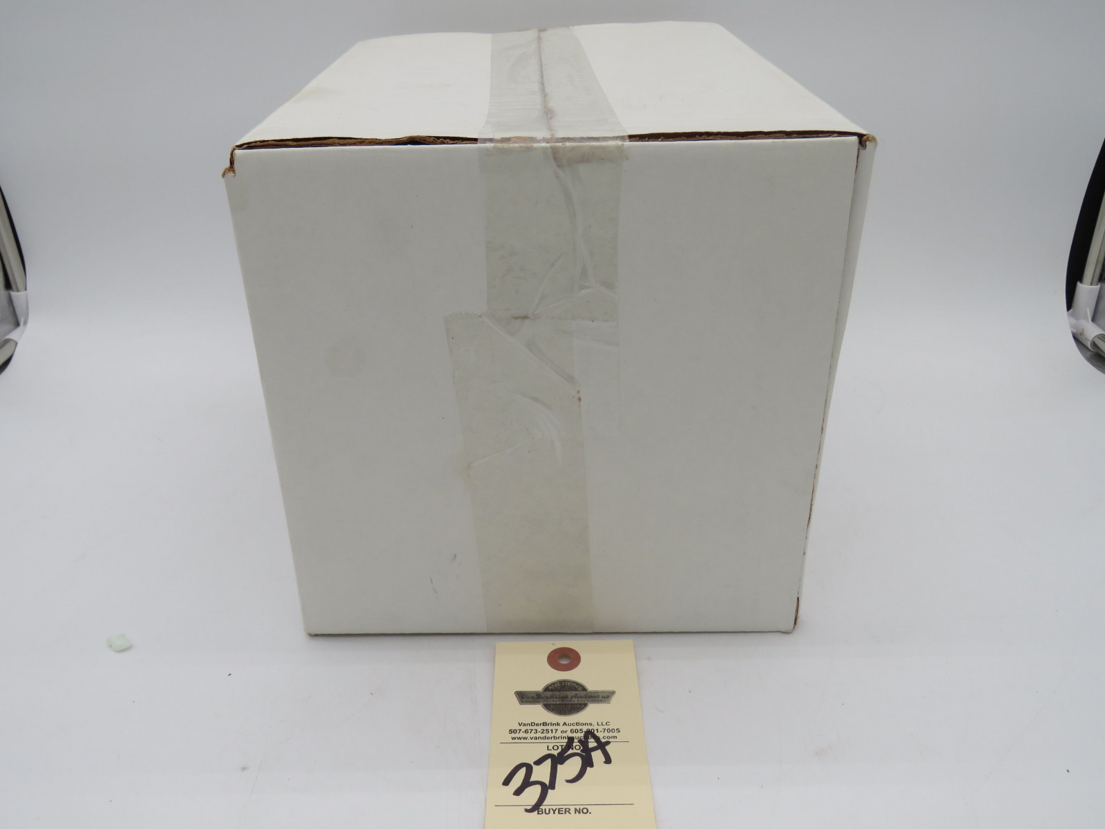 NIB Special Edition Scale Models by Ertl 1/16th Scale The Purple Oliver 1850 NIB - Image 3