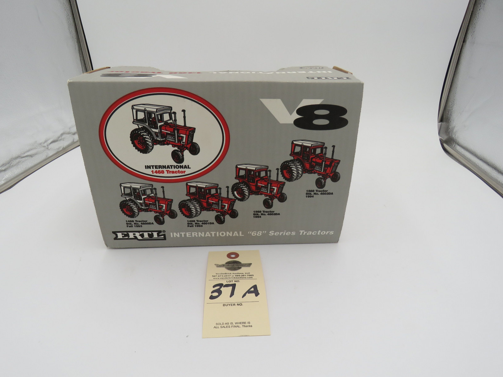 IH 1468 TRACTOR ERTL  1/16 SCALE DIECAST V8 1993 - Image 4