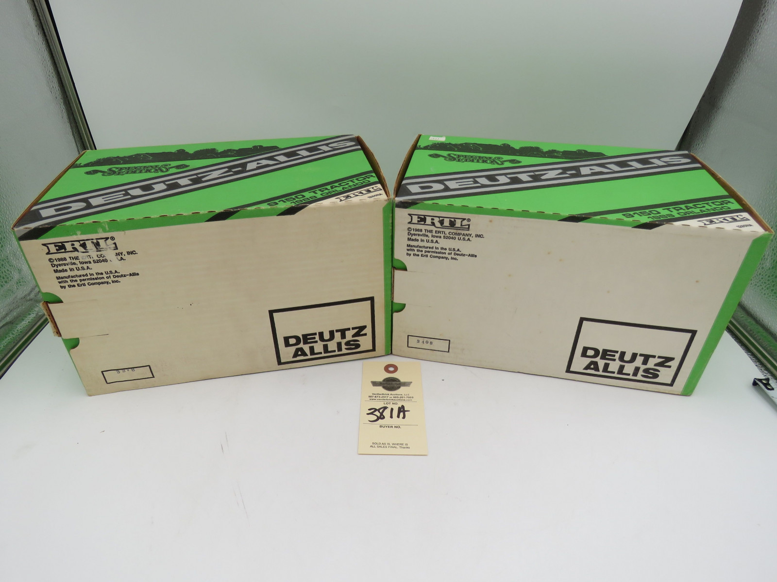 Pair of 1998 Ertl 1/16th Scale Deutz Allis 9150 Tractors 1988 Orlando NIB - Image 3