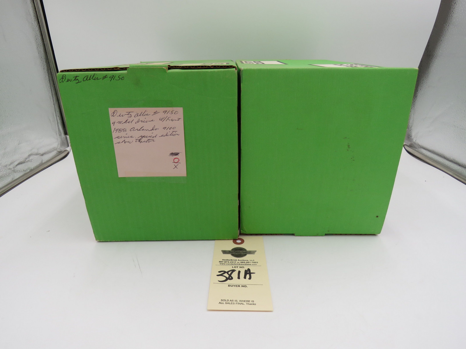 Pair of 1998 Ertl 1/16th Scale Deutz Allis 9150 Tractors 1988 Orlando NIB - Image 5