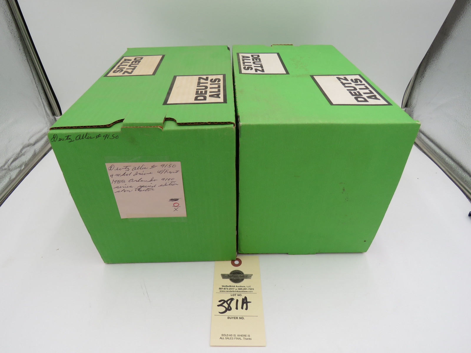 Pair of 1998 Ertl 1/16th Scale Deutz Allis 9150 Tractors 1988 Orlando NIB - Image 6