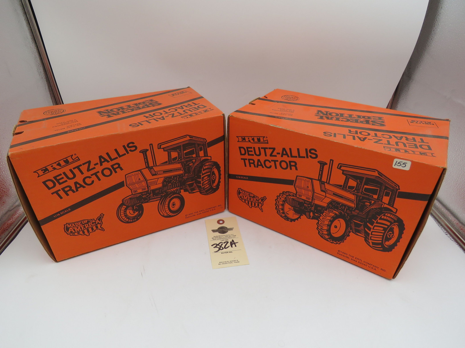 Pair of 1980  Special Edition Deutz- Allis Chalmers 9150 Tractors Ertl 1/16th Scale Die-Cast Tractors NIB - Image 4