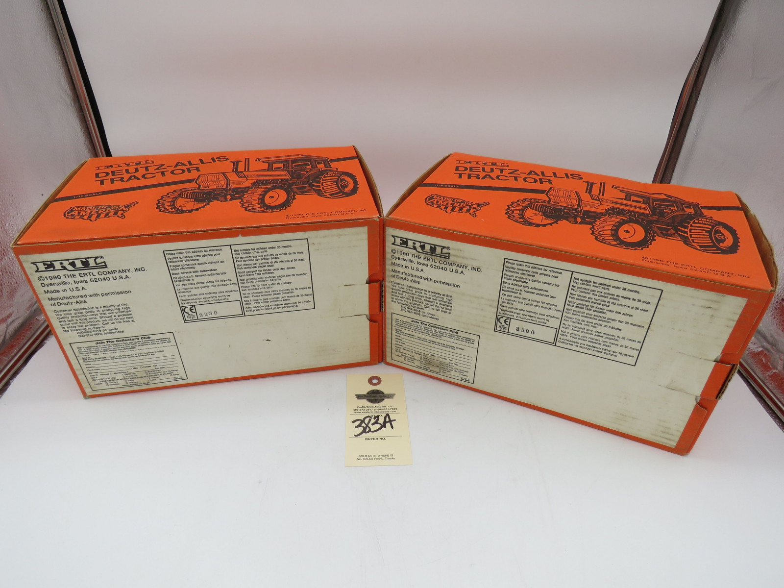 Pair of 1980  Special Edition Deutz- Allis Chalmers 9150 Tractors Ertl 1/16th Scale Die-Cast Tractors NIB - Image 3