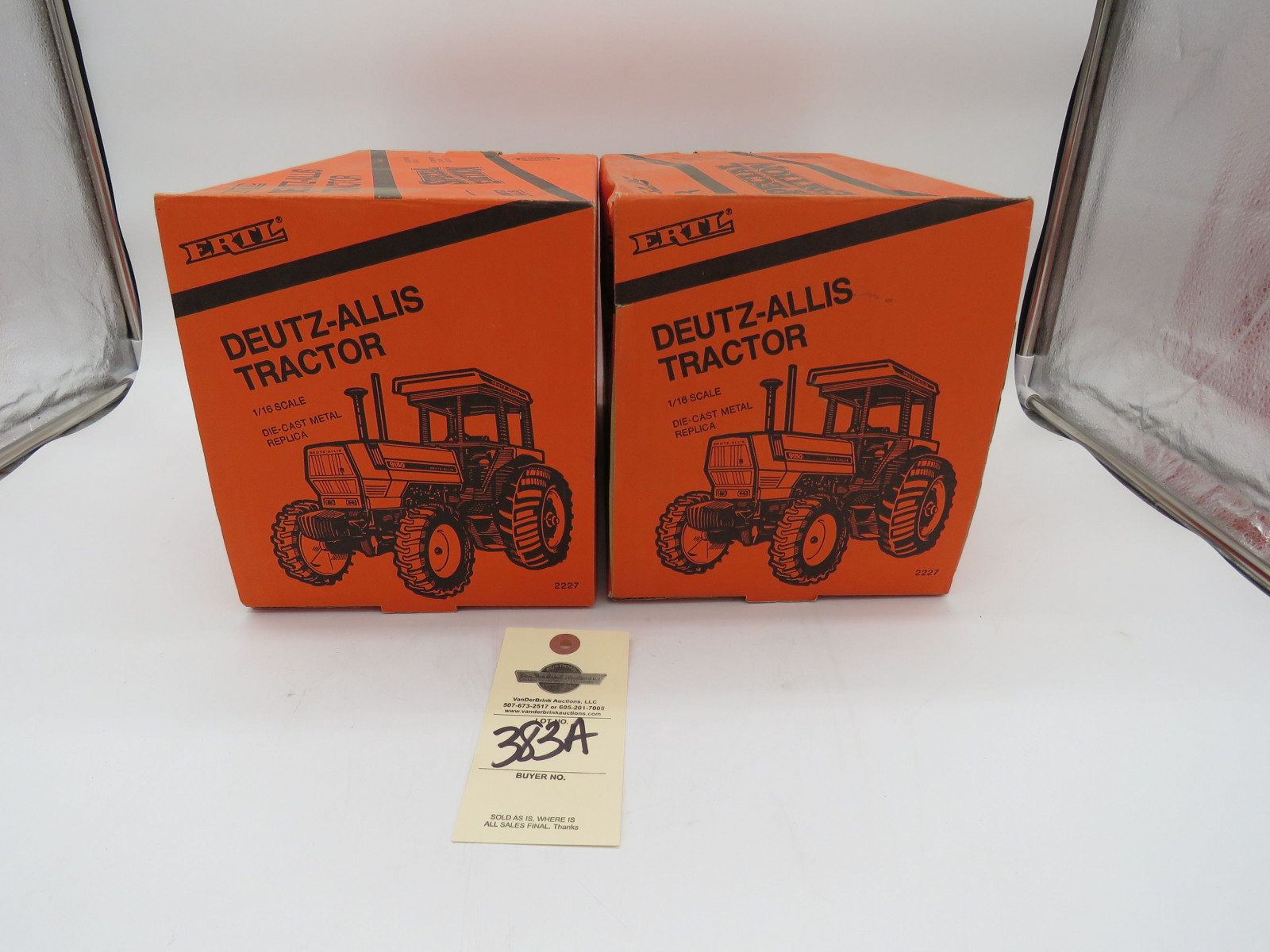 Pair of 1980  Special Edition Deutz- Allis Chalmers 9150 Tractors Ertl 1/16th Scale Die-Cast Tractors NIB - Image 4